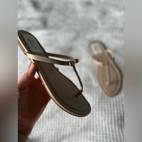 Kate Spade Napa Leather Penny Sandals in Parchment Color Size 10 New in Box - Picture 4 of 7